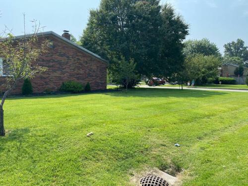 Cheerful 4 Br/2 Baths Between Evansville/ Newburgh