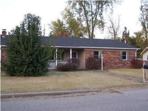 Cheerful 4 Br/2 Baths Between Evansville/ Newburgh