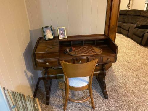 Cheerful 4 Br/2 Baths Between Evansville/ Newburgh