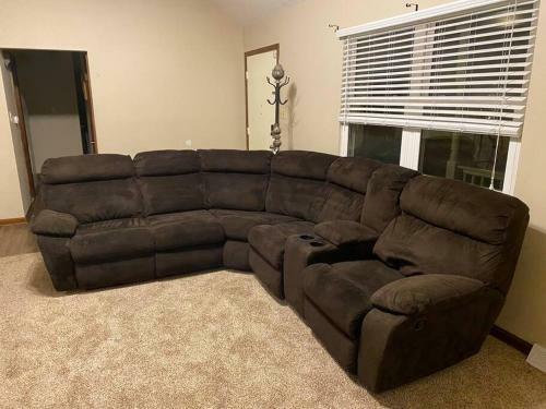 Cheerful 4 Br/2 Baths Between Evansville/ Newburgh