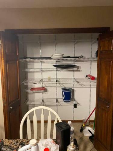 Cheerful 4 Br/2 Baths Between Evansville/ Newburgh