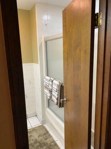 Cheerful 4 Br/2 Baths Between Evansville/ Newburgh