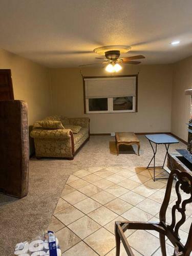 Cheerful 4 Br/2 Baths Between Evansville/ Newburgh