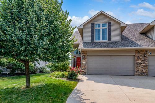 3 Bedroom W/ King Suite - Home Away From Home!
