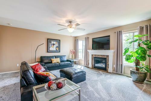3 Bedroom W/ King Suite - Home Away From Home!