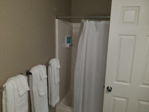 Villa Completebnb Presents Mkn1213n, Stunning 3br 2bath Townhouse