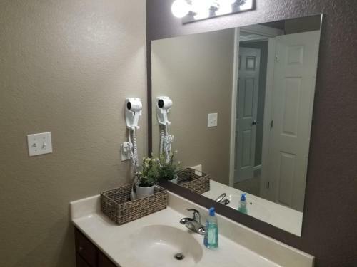 Villa Completebnb Presents Mkn1213n, Stunning 3br 2bath Townhouse