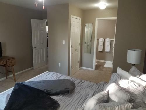 Villa Completebnb Presents Mkn1213n, Stunning 3br 2bath Townhouse