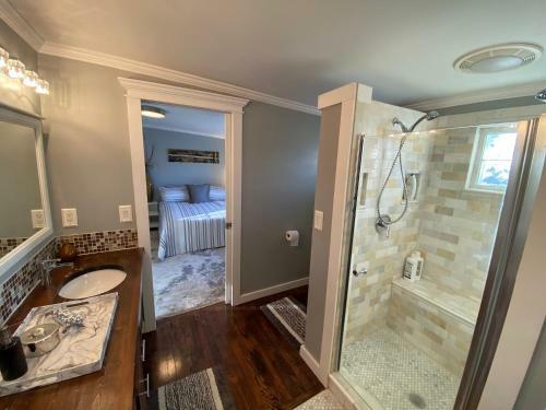 Here It Is! Cool Cape Cod-3 Br-2.5 Bath-12 Guests
