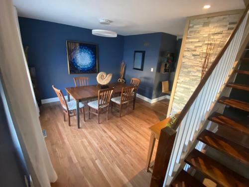 Here It Is! Cool Cape Cod-3 Br-2.5 Bath-12 Guests