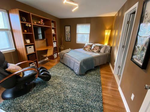 Here It Is! Cool Cape Cod-3 Br-2.5 Bath-12 Guests