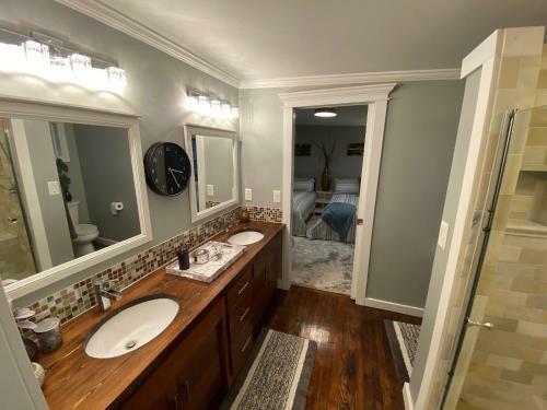 Here It Is! Cool Cape Cod-3 Br-2.5 Bath-12 Guests