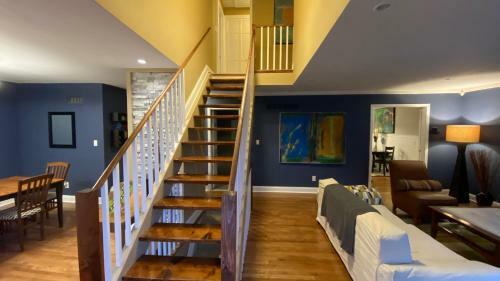 Here It Is! Cool Cape Cod-3 Br-2.5 Bath-12 Guests