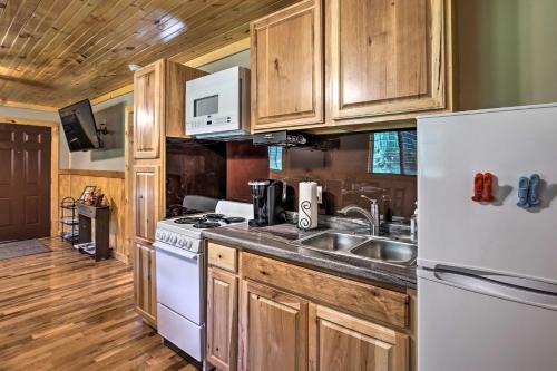 Quaint Beattyville Cabin Less Than 1 Mi Into Town!