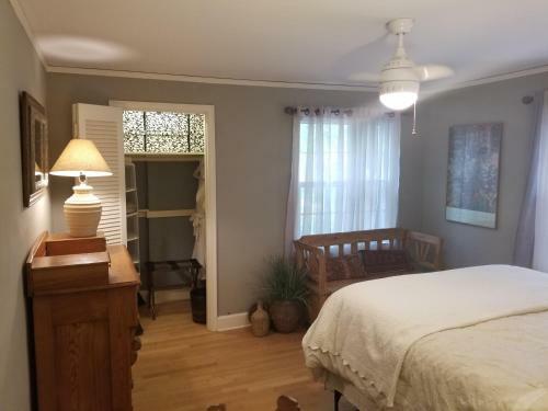 Complete Bnb Presents Tkw3121, Marvelous Upscale 3br, 2bath Home