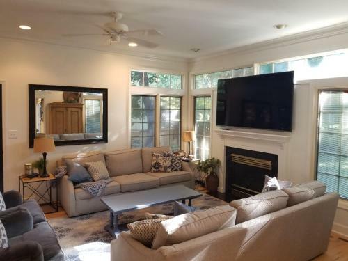 Complete Bnb Presents Tkw3121, Marvelous Upscale 3br, 2bath Home