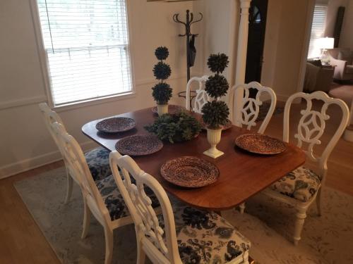Complete Bnb Presents Tkw3121, Marvelous Upscale 3br, 2bath Home