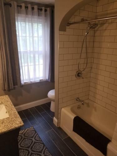 Complete Bnb Presents Tkw3121, Marvelous Upscale 3br, 2bath Home