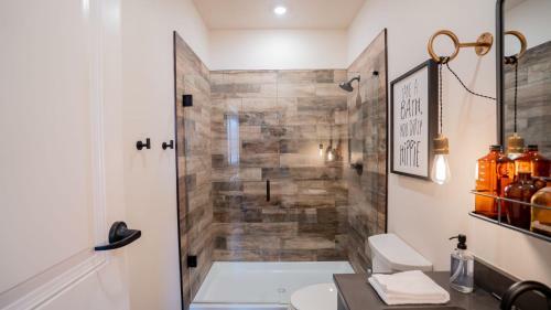 Apartamento Pickle Factory Cigars And Bourbon Rustic One Bedroom