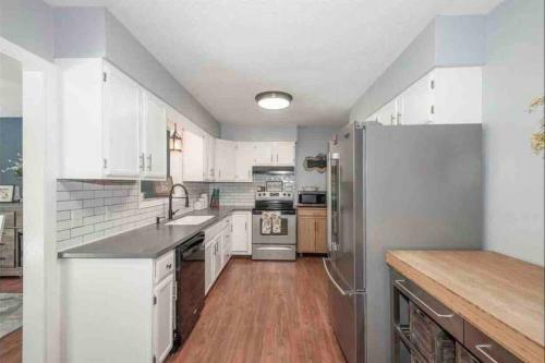 Renovated Oasis, 4 Bedroom/outdoor Dining