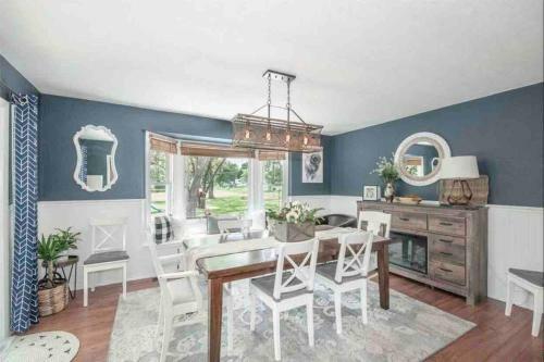 Renovated Oasis, 4 Bedroom/outdoor Dining