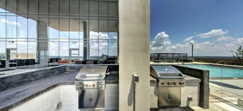 Apartamento Two Luxurious Highrises On The Same Floor By Cozysuites