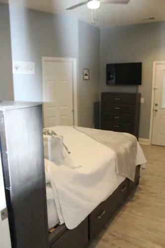 Charming Home Located In Germantown- Close To Everything