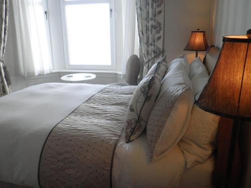 Hostal Douglas Park Guest House