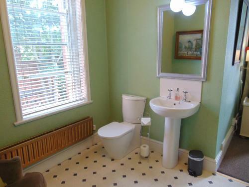 Bed & Breakfast Holywell House