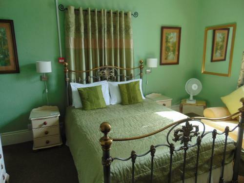 Bed & Breakfast Holywell House