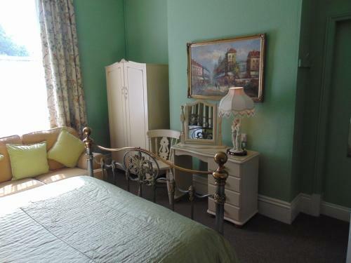 Bed & Breakfast Holywell House