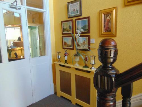 Bed & Breakfast Holywell House