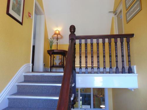 Bed & Breakfast Holywell House