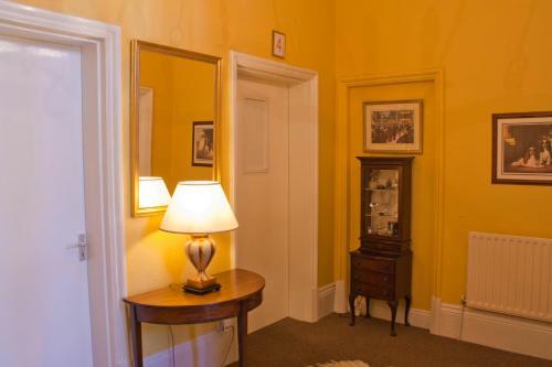 Bed & Breakfast Holywell House