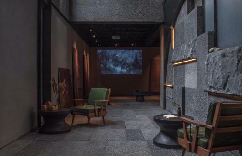 Yakamoz Erhai Hotel