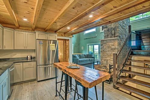 2-acre Lakefront Greenville Home With Cottage And Dock