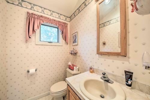 Charming Home With Deck - Steps To Casco Bay!