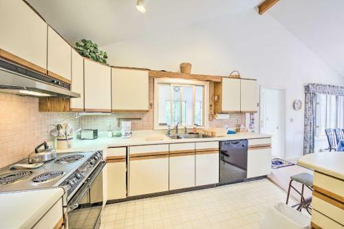 Charming Home With Deck - Steps To Casco Bay!