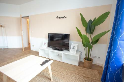 Full House Studios - Blue Ocean Apartment - Ntflx + Nespresso