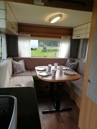 Mietwohnwagen Auf Dem Campingplatz Westerkoog Bei B�sum
