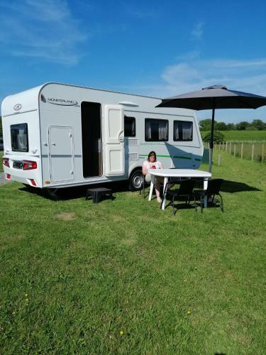 Mietwohnwagen Auf Dem Campingplatz Westerkoog Bei B�sum