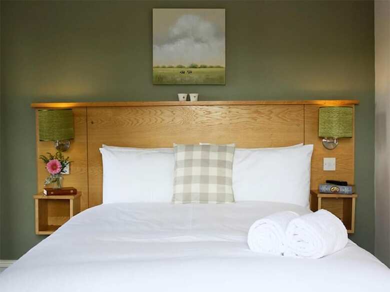 Hostal Castle Court