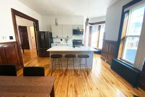 Apartamento Stunning - Modern 2 Bedroom Victorian Mansion Pad