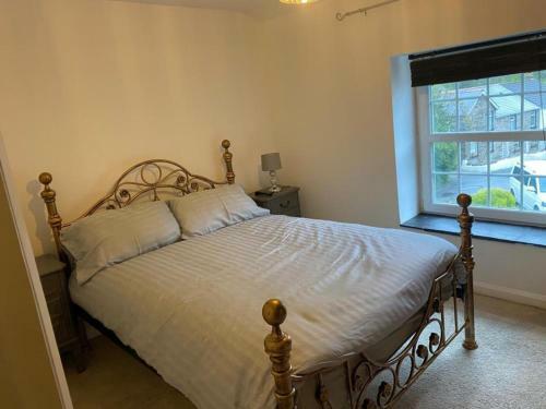 2-bed Cottage In In Welsh Valley Nr Swansea