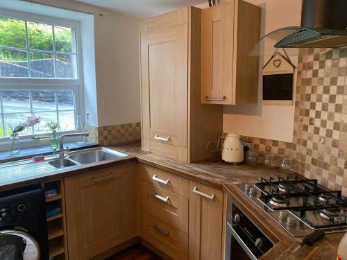 2-bed Cottage In In Welsh Valley Nr Swansea