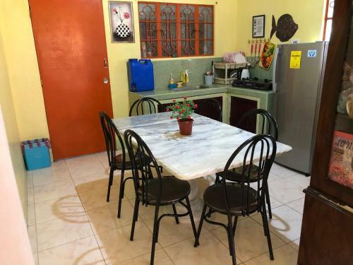 Hostal Rose And Fer Transient House