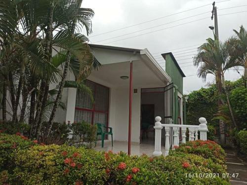Lugar Encantador Con Piscina Y C�lido Clima.