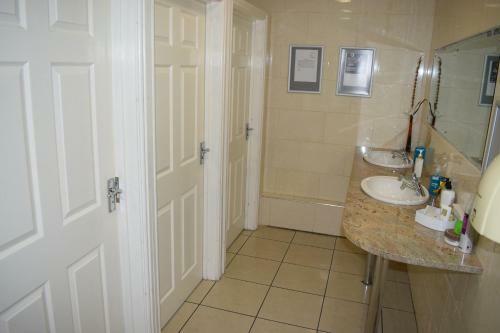Hotel Coastal Park Accommodation & Grill