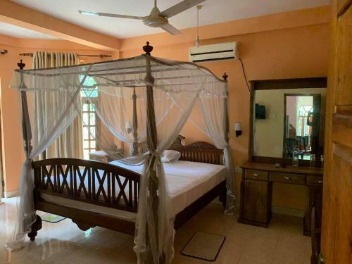 Hostal The Golden Residence