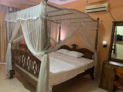 Hostal The Golden Residence